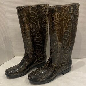 RUBBER Black/Greige Animal Print Slip on Rain Boots Size 6